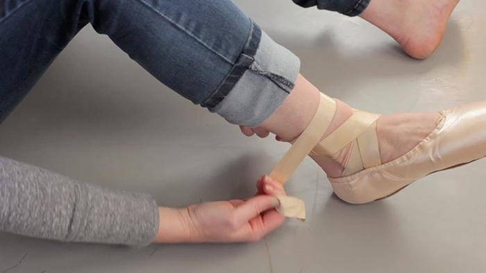 How To Tie A Ballet Shoe (3)