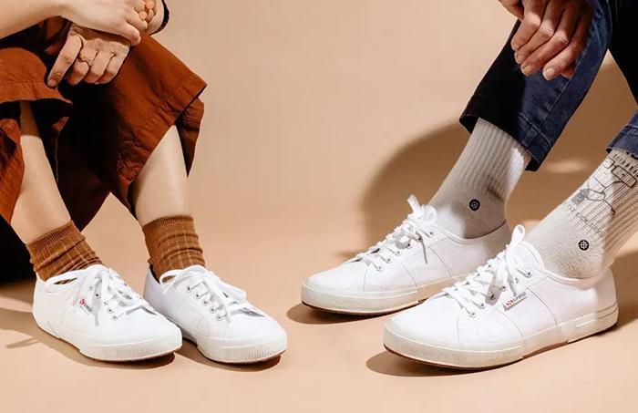 What Color Socks With White Shoes Updated 02/2024